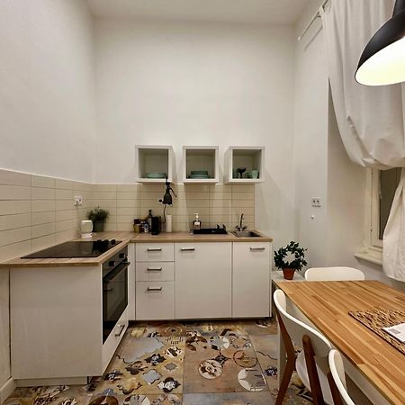 Cozy Studio Flat In The Heart Of Будапешт Экстерьер фото